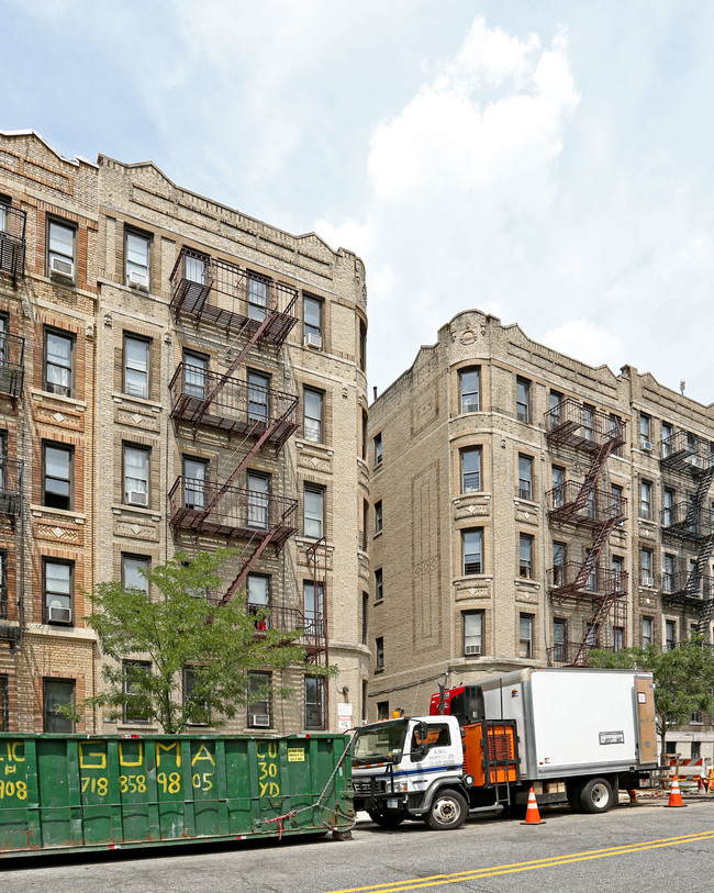 102-104 Convent Ave in New York, NY - Foto de edificio - Building Photo