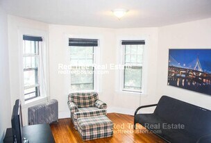 1638 Commonwealth Ave, Unit 12 in Boston, MA - Building Photo