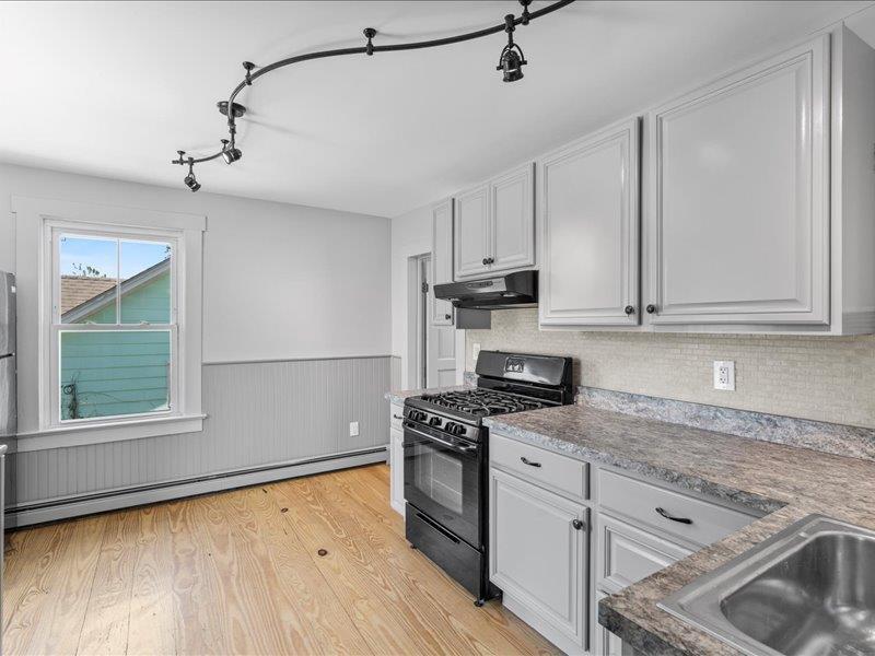 28 Van Buren St in Warwick, NY - Building Photo