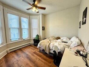 719 Parker St, Unit 2 in Boston, MA - Foto de edificio - Building Photo