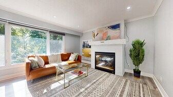 566 Morning Sideroad, Unit SI ID1597523P in East Gwillimbury, ON - Building Photo