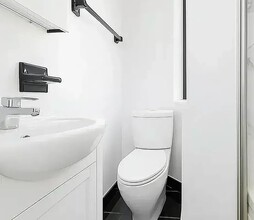 126 Elizabeth St in New York, NY - Foto de edificio - Building Photo