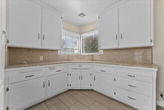 5918 S Fairfax Ave in Los Angeles, CA - Building Photo - Building Photo