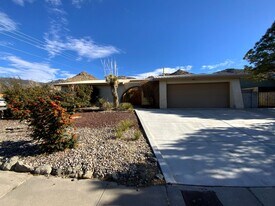 744 Supper Rock Dr NE in Albuquerque, NM - Building Photo