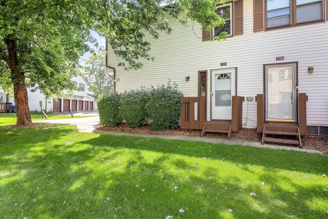 7724 W Douglas Ct, Unit 201 in Frankfort, IL - Building Photo - Building Photo