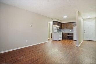Mission Place Apartments in Oklahoma City, OK - Foto de edificio - Building Photo