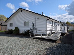 821 Lucas Dr-Unit -Unit A in Sedro Woolley, WA - Building Photo - Building Photo