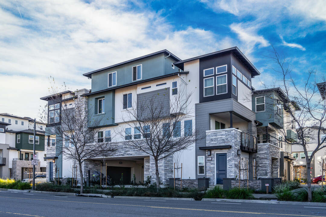 Broadway at Boulevard in Dublin, CA - Building Photo