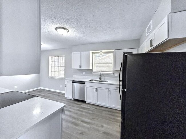 3333 Leschallas Dr in Memphis, TN - Building Photo - Building Photo