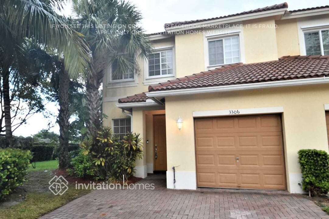 3306 NW 31st Terrace in Lauderdale Lakes, FL - Building Photo