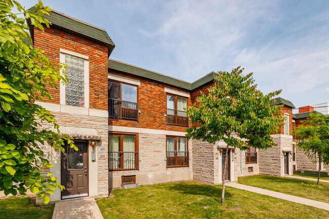993 Jarry Boul in Laval, QC - Building Photo - Building Photo