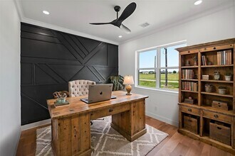 413 Chuckwagon Trail in Angleton, TX - Building Photo - Building Photo