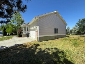 756 Country Club Dr in Stansbury Park, UT - Building Photo - Building Photo