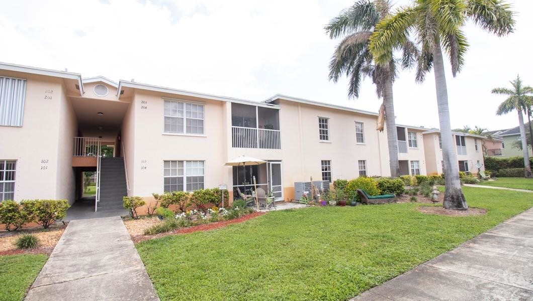 240 SE 10th St in Delray Beach, FL - Building Photo