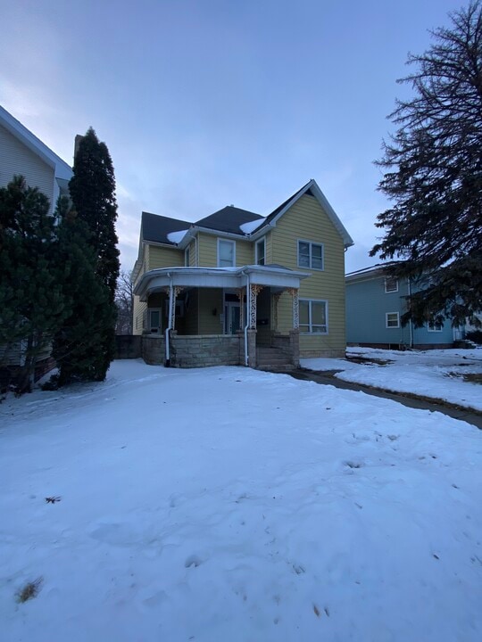 214 S Bloomington St, Unit 1 in Streator, IL - Building Photo