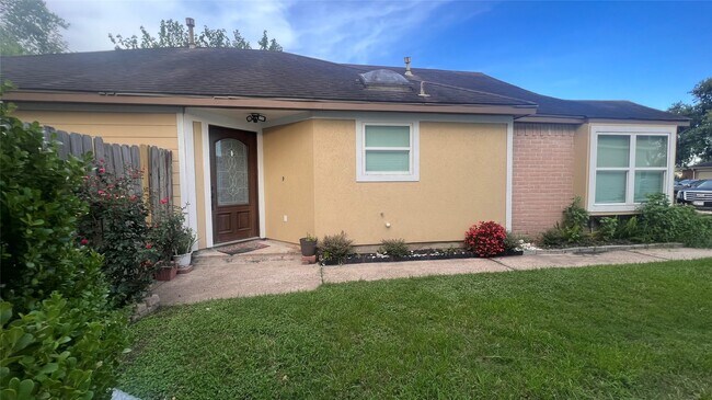 6018 Beaconridge Dr in Houston, TX - Building Photo - Building Photo