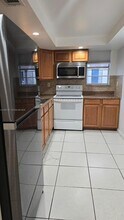 702 NW 87th Ave in Miami, FL - Building Photo - Building Photo