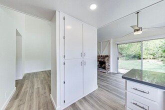 1412 Parkwood Dr in San Mateo, CA - Building Photo - Building Photo