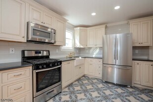 135 Main St in Chatham, NJ - Building Photo