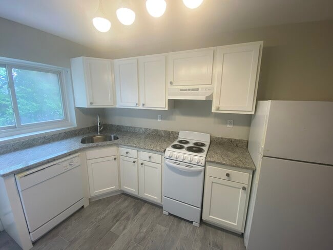17 Kinross Rd, Unit 7 in Boston, MA - Building Photo - Building Photo