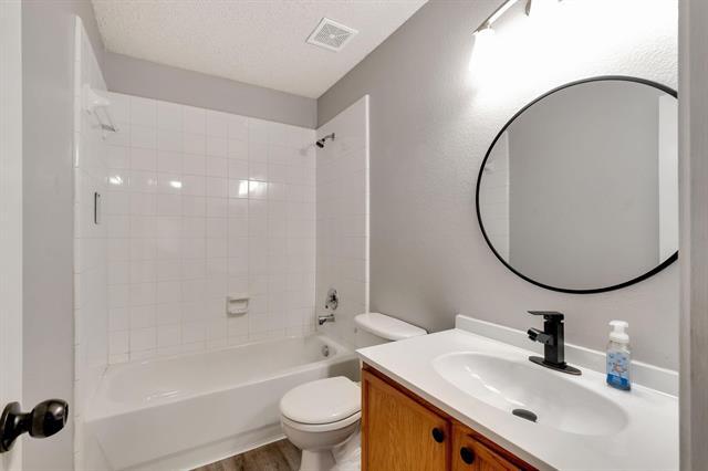 2416 Rolling Ridge Dr