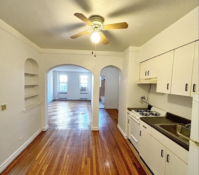 41-15 45th St in Queens, NY - Building Photo - Building Photo