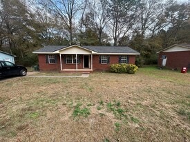 103 Blue Creek Ct in Hogansville, GA - Building Photo