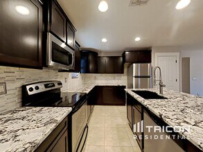32763 N Quarry Hills Dr in San Tan Valley, AZ - Building Photo - Building Photo