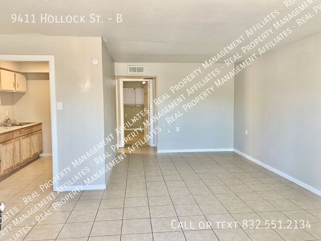 9411 Hollock St in Houston, TX - Building Photo - Building Photo