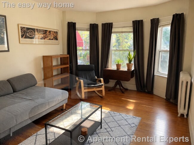 132 1/2 Oxford St, Unit #1