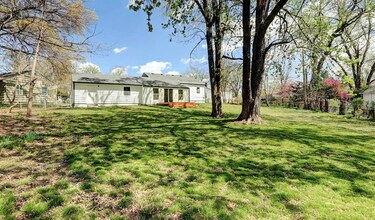 507 NW Holly Ln in Lee's Summit, MO - Foto de edificio - Building Photo