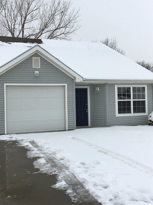 2413 Walden Ln in Manhattan, KS - Building Photo - Building Photo
