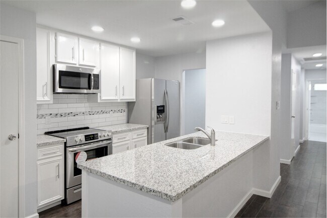 property at 28 E Brookberry Ct
