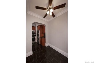 25 Trinity Pl in Hewlett, NY - Building Photo - Building Photo