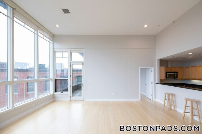 490 Harrison Ave in Boston, MA - Building Photo - Building Photo