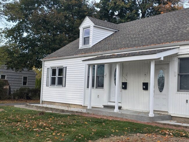 62 Pond Point Ave in Milford, CT - Building Photo - Building Photo