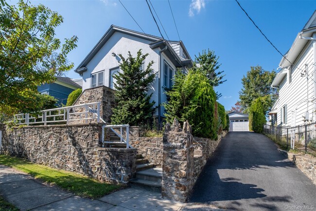 property at 1306 Henry Ave