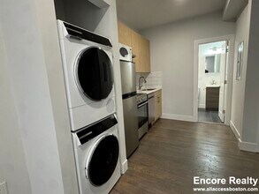 270 Newbury St in Boston, MA - Building Photo - Building Photo