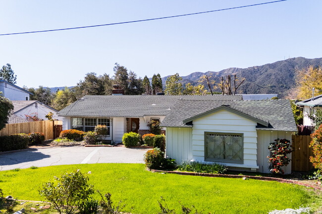 3426 Fairesta St in Glendale, CA - Building Photo - Building Photo