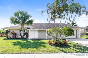 106 Paseo Ct in Royal Palm Beach, FL - Building Photo