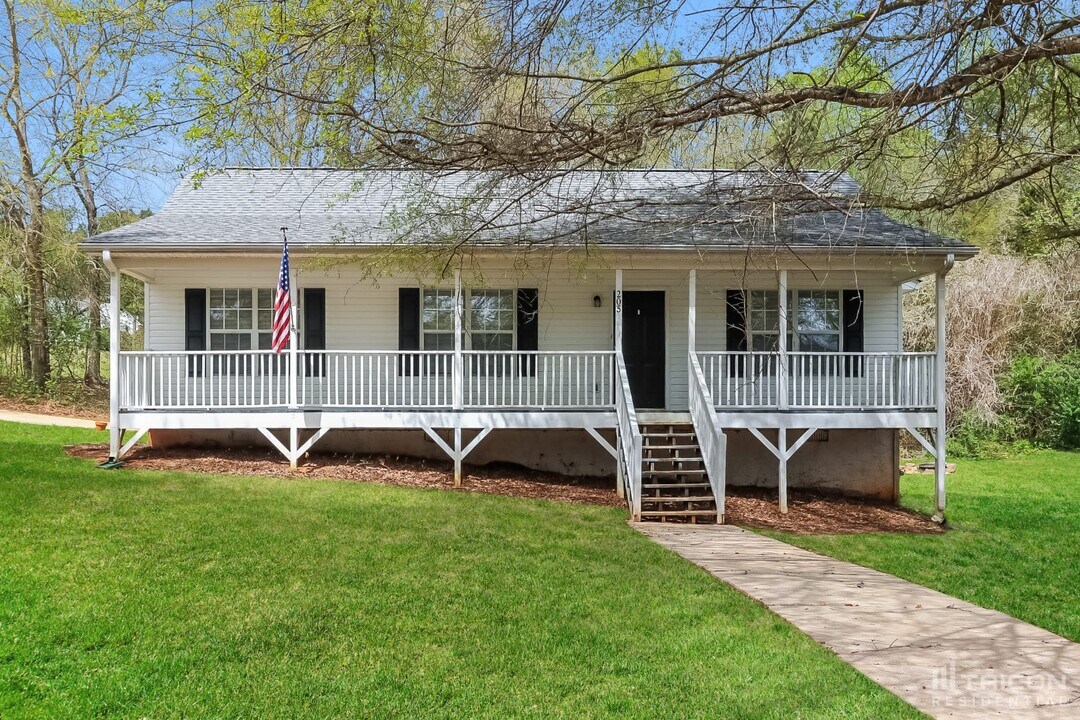 205 N Willow Ct in Temple, GA - Building Photo