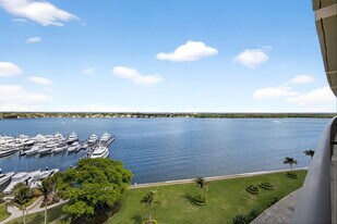 134 Lakeshore Dr in North Palm Beach, FL - Building Photo