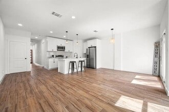 315 Avenue I in Conroe, TX - Foto de edificio - Building Photo