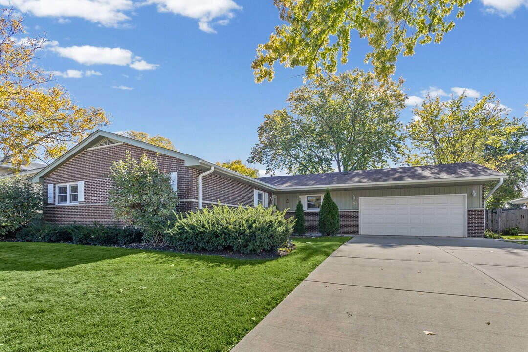 963 Garden Ln in Wheeling, IL - Building Photo