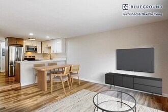 2106 Manhattan Beach Blvd in Redondo Beach, CA - Foto de edificio - Building Photo