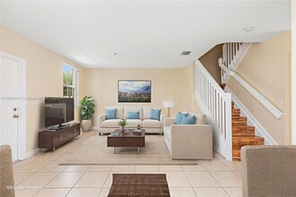 8073 W 36th Ave in Hialeah, FL - Building Photo - Building Photo