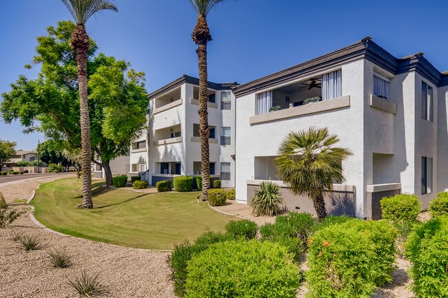 Pavilions at Arrowhead in Glendale, AZ - Building Photo - Building Photo