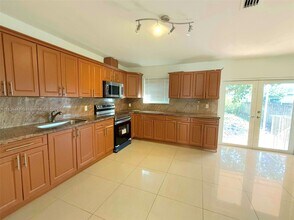 34 E 15th St in Hialeah, FL - Building Photo - Building Photo
