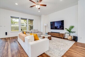 276 Double L Dr in Dripping Springs, TX - Building Photo - Building Photo