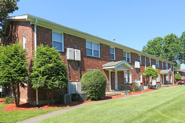 Village Park Apartments in Louisville, KY - Building Photo - Building Photo